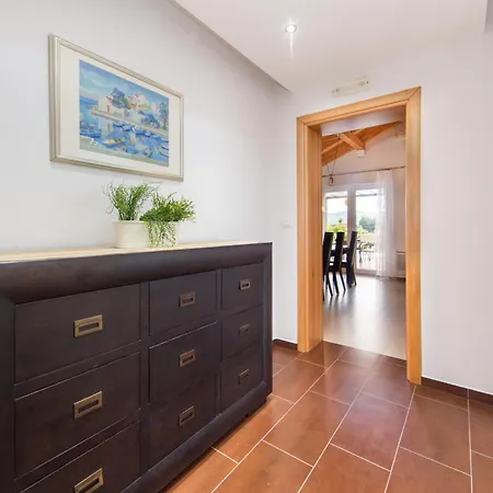 Villa House Maca Grude