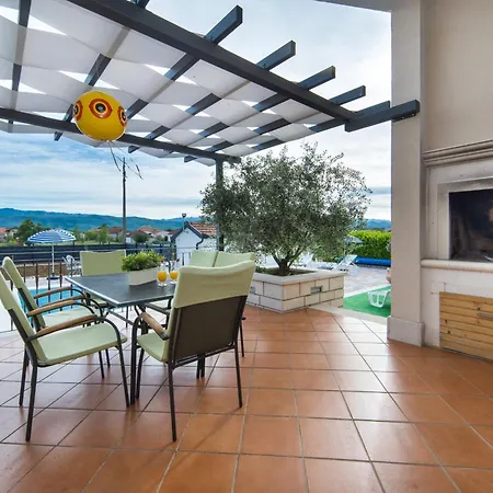 House Maca Villa *