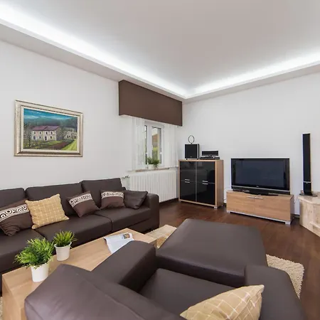 House Maca Villa *