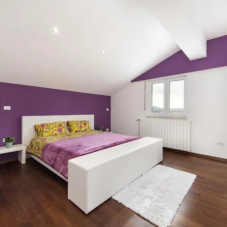 Villa House Maca Grude