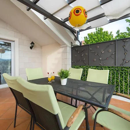 House Maca Villa *