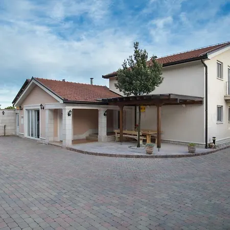 House Maca