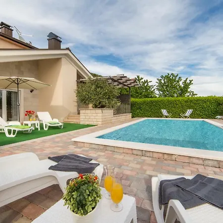 House Maca Villa