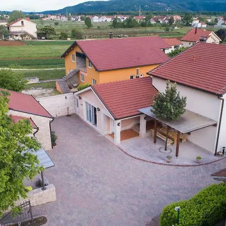 House Maca Villa *