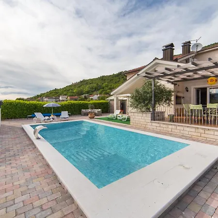 House Maca Villa Grude