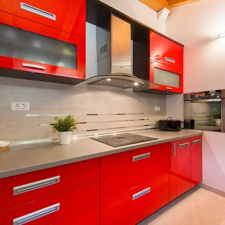 House Maca Grude